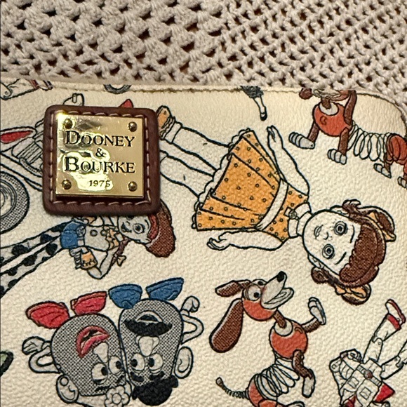 Dooney Bourke - Picture 2 of 5